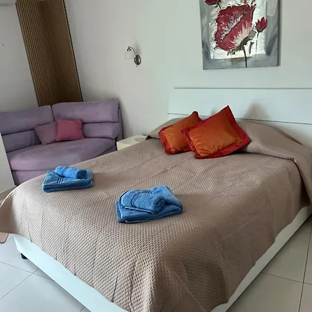 Modern With Distant Sea View Apartment *