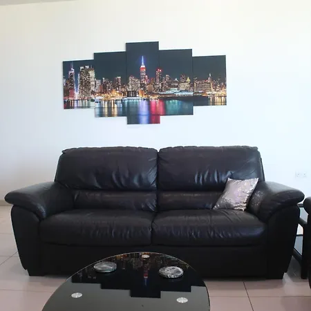 아파트 Modern With Distant Sea View *