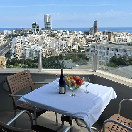 아파트 Modern With Distant Sea View *